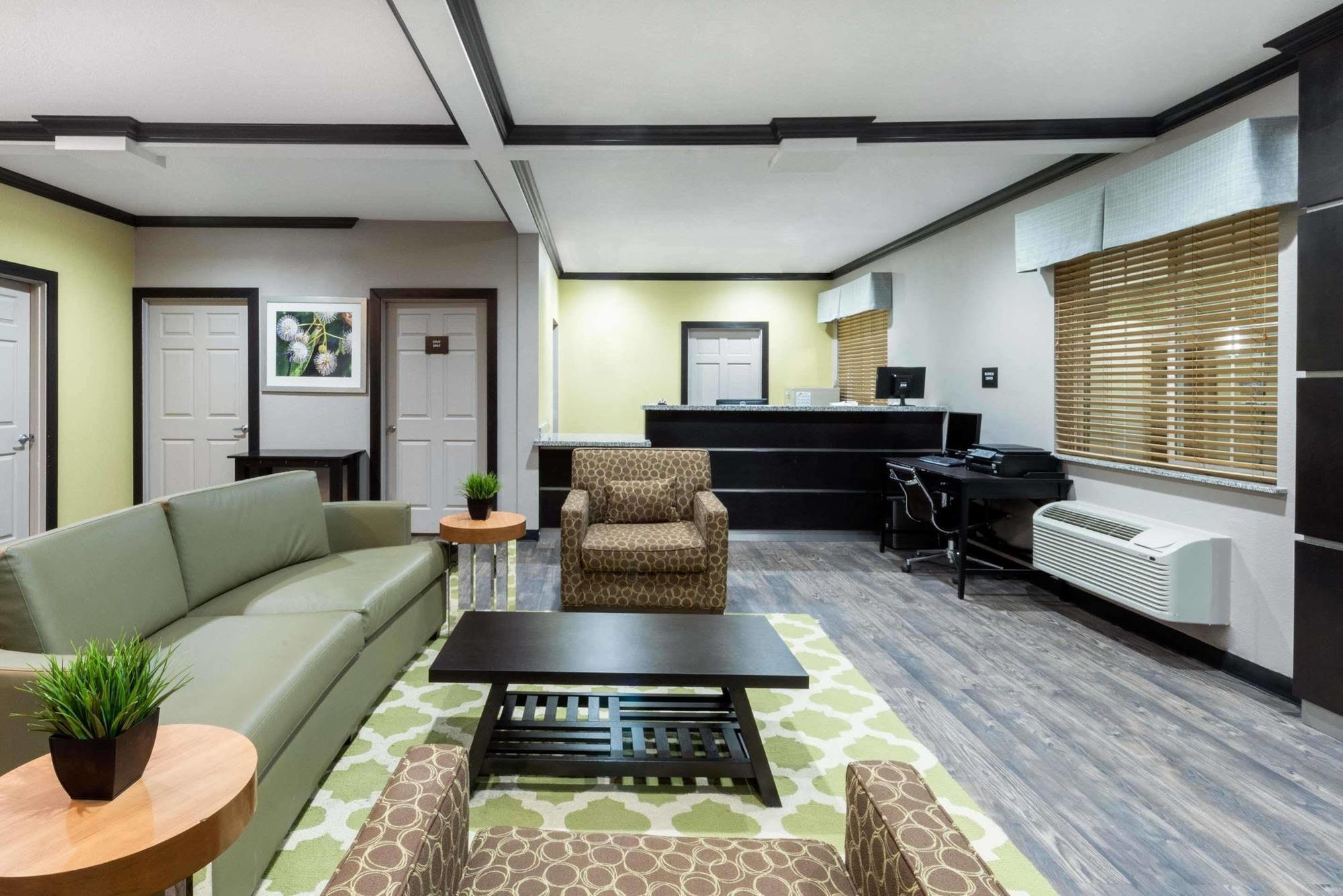 Super 8 By Wyndham Colorado City Экстерьер фото